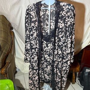 NEW WITH TAGS Catherines Black and Cream Floral Lace Robe Size 5X 0053